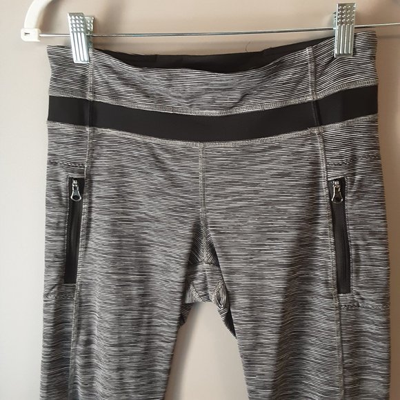 lululemon Leggings Size 6, Cropped, Pockets, Black and Grey, - Picture 2 of 13